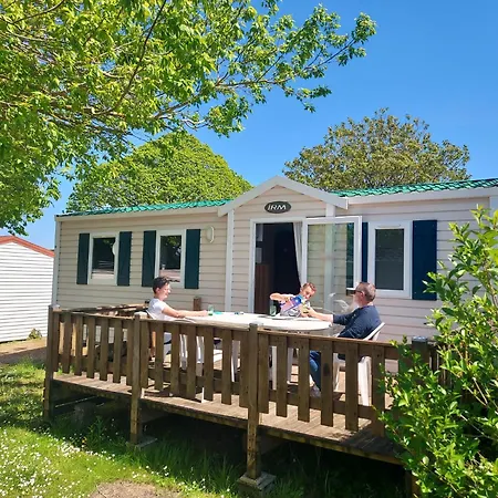 Le Bellevue 营地 *