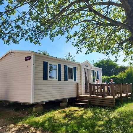 营地 Le Bellevue Barzan